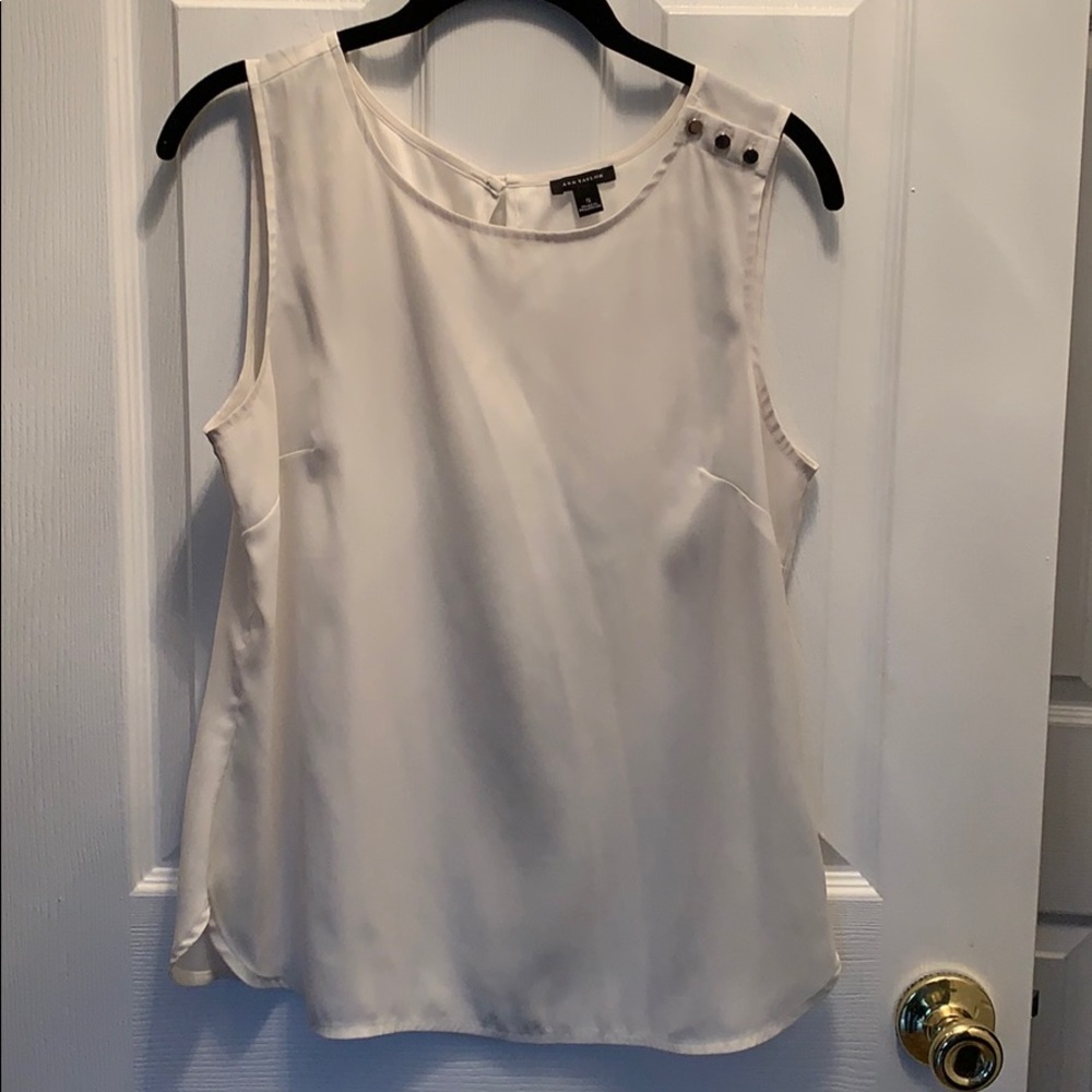 EUC Ann Taylor off white sleeveless blouse, sz S